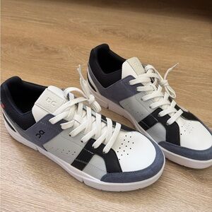 ON SHOES - The Roger